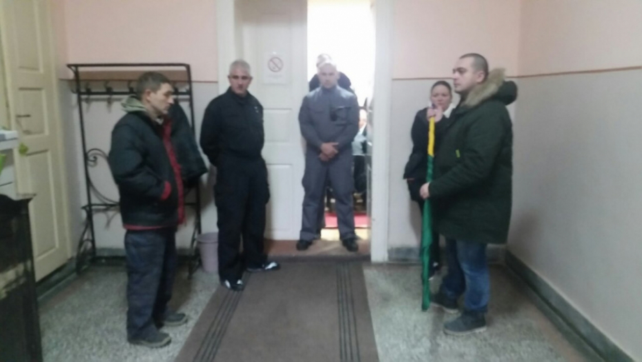 Bela Crkva obezbeđenje na ulazu u salu