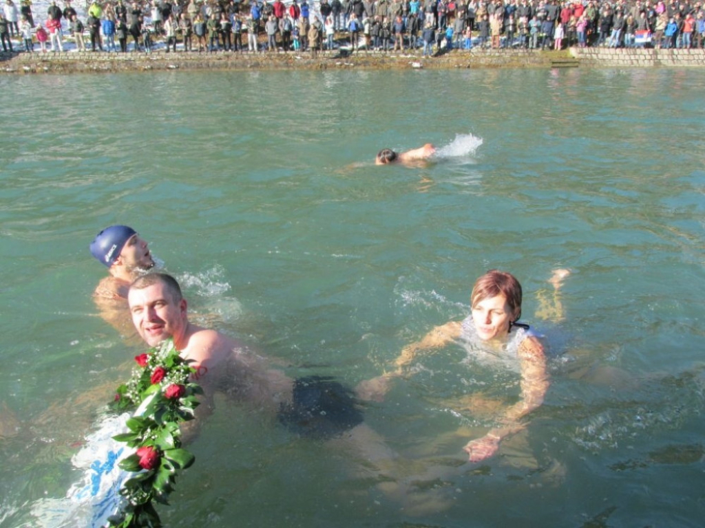 Damama prepustili krst i u Valjevu