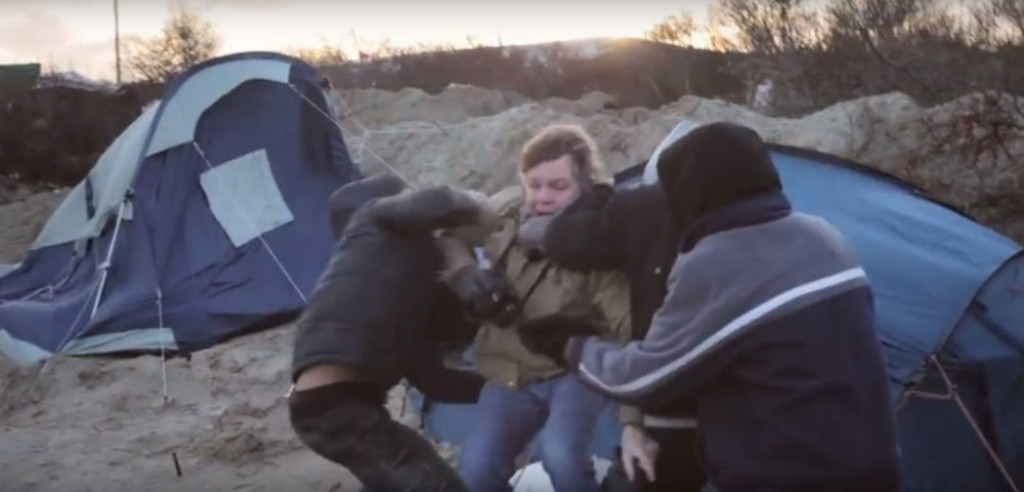 Migranti napali novinare