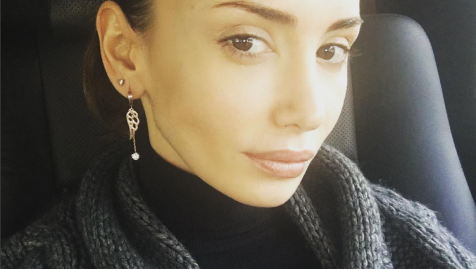 Emina Jahović Sandal