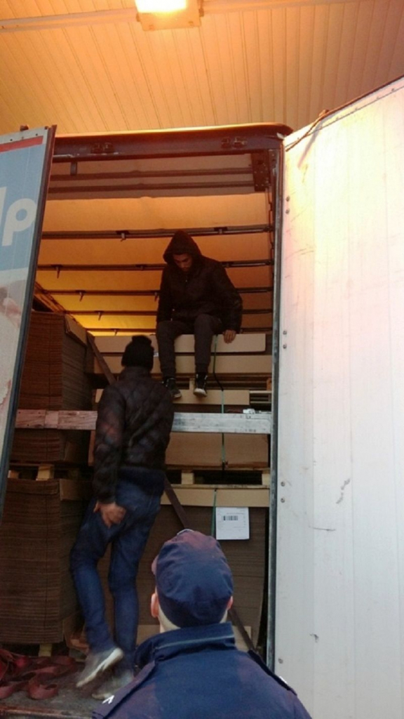 Imigranti u kamionu