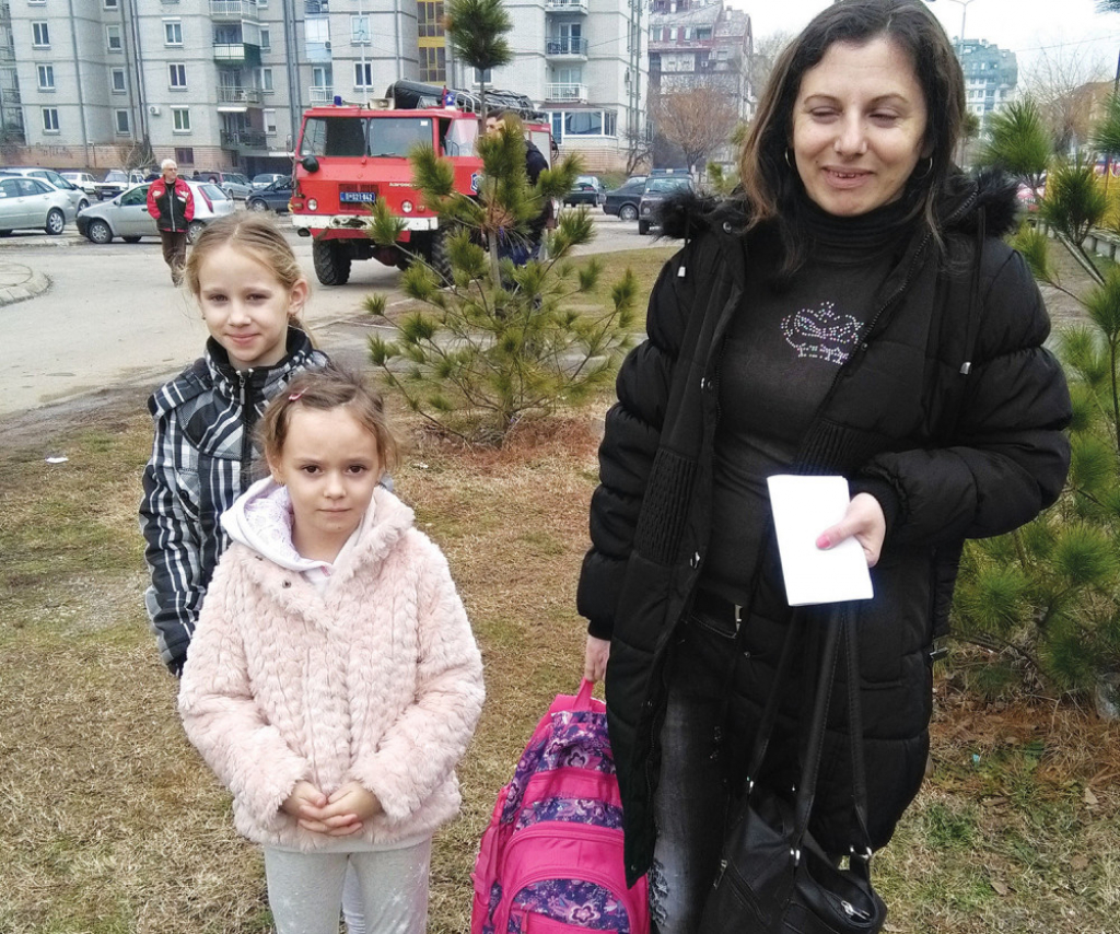 Valentina sa  ćerkicama