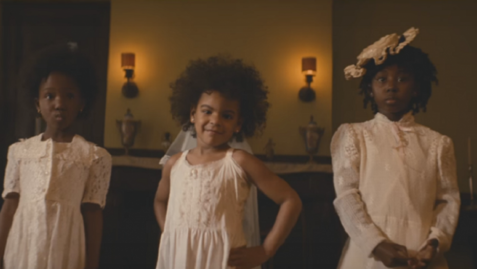 Blu Ajvi u maminom spotu