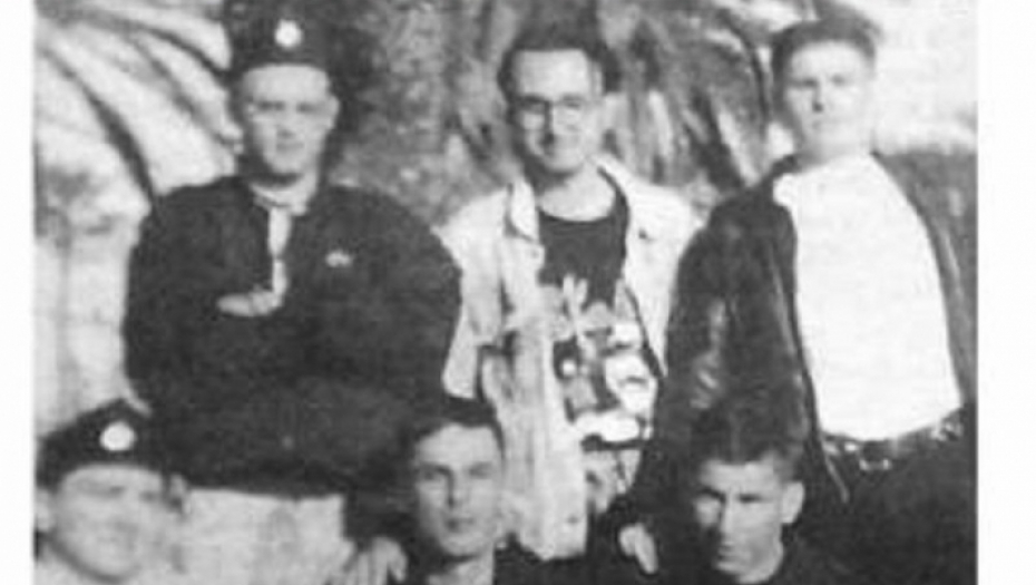 Zlatko Hasanbegović (gore, prvi levo) s ustaškim obeležjima