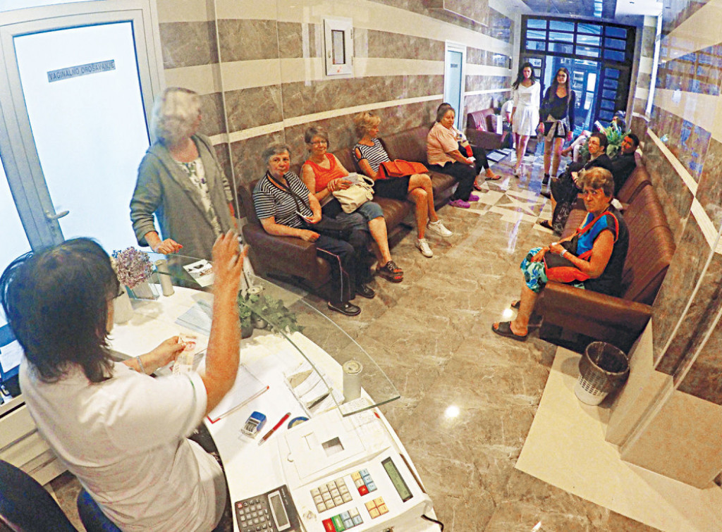 Ovom tretmanu  se dnevno podvrgne  od 50 do 120 žena