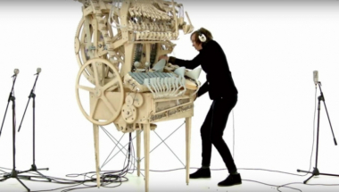 Muzička mašina koja radi na klikere