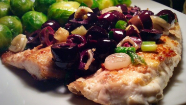 Skuša sa prokeljom i maslinama