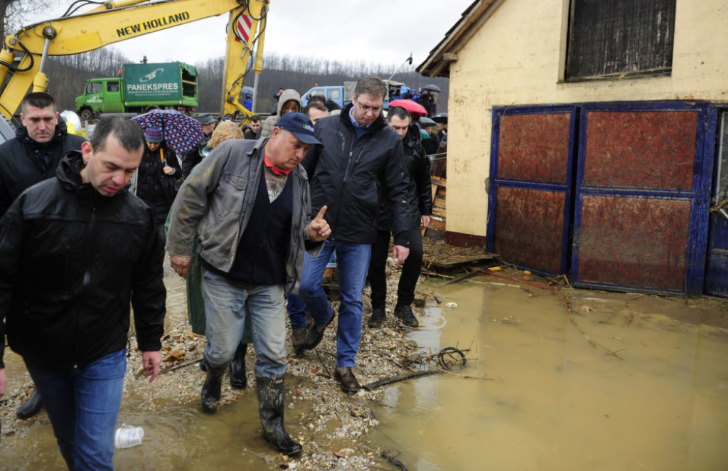 Vučić obilazi poplavljena područja