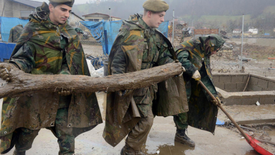 Poplave Vojska Srbije pomaže u Lučanima
