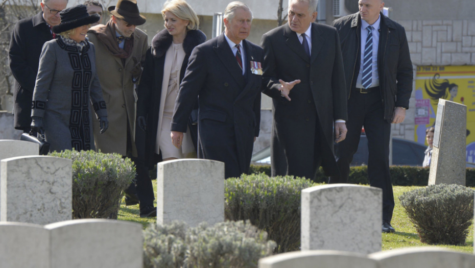 Princ Čarls i Nikolić položili vence na groblju Komonvelta