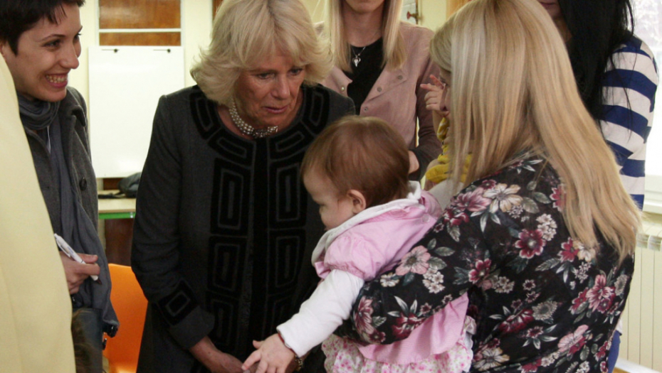 Vojvotkinja Kamila sa decom Srbije