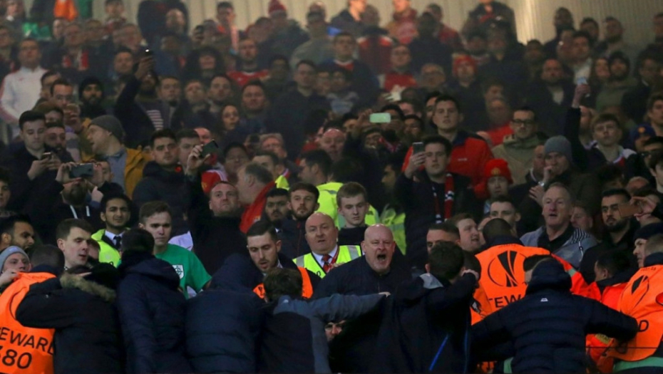 Mančester Junajted - Liverpul, Navijači