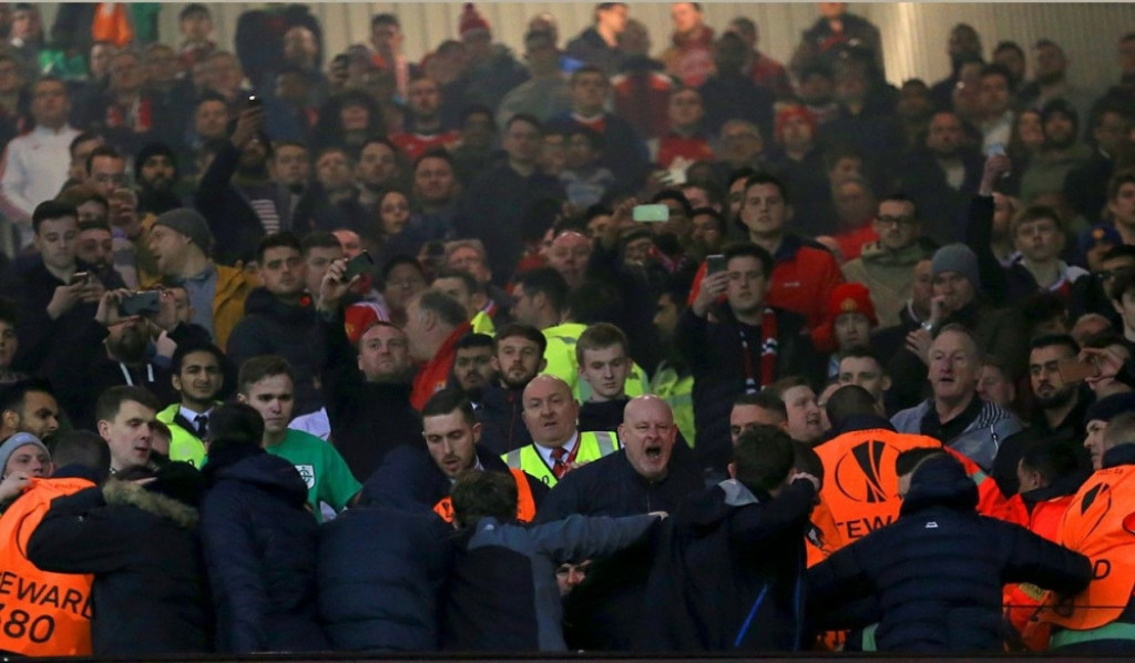 Mančester Junajted - Liverpul, Navijači