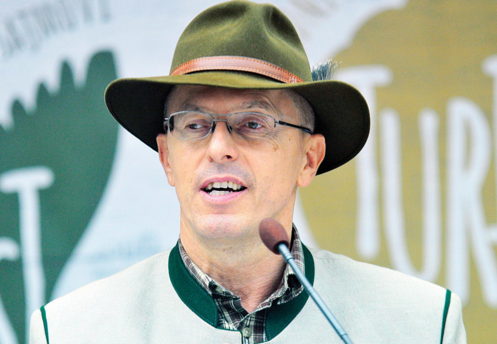 Državni sekretar u ministarstvu poljoprivrede krije prihode