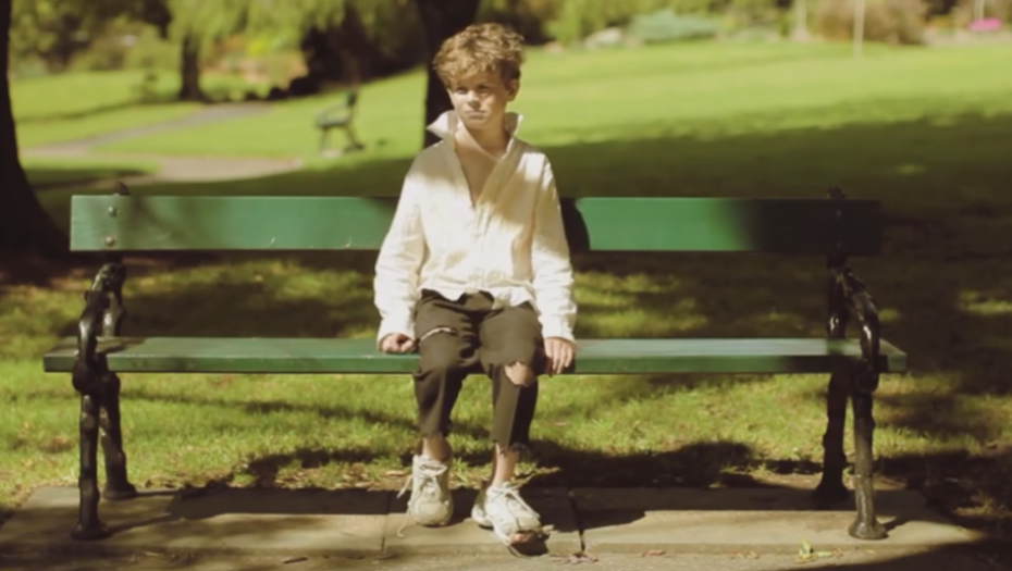 Siromašni dečak koji naizgled nema ništa 