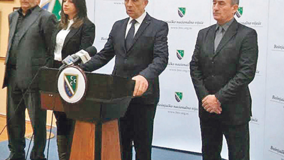 Plaši se navijača Zvezde: Ugljanin sa saradnicima