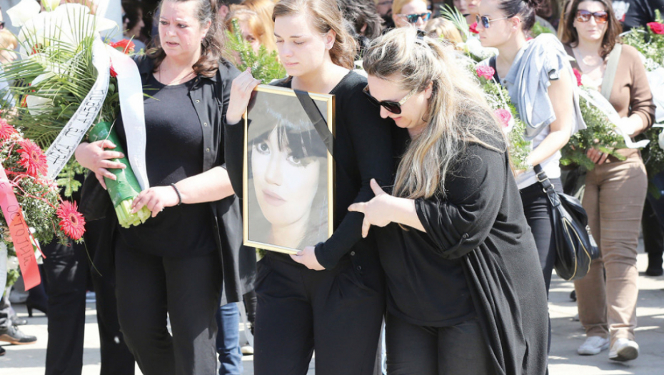 Porodica i prijatelji oprostili se od pevačice Jelene Marjanović