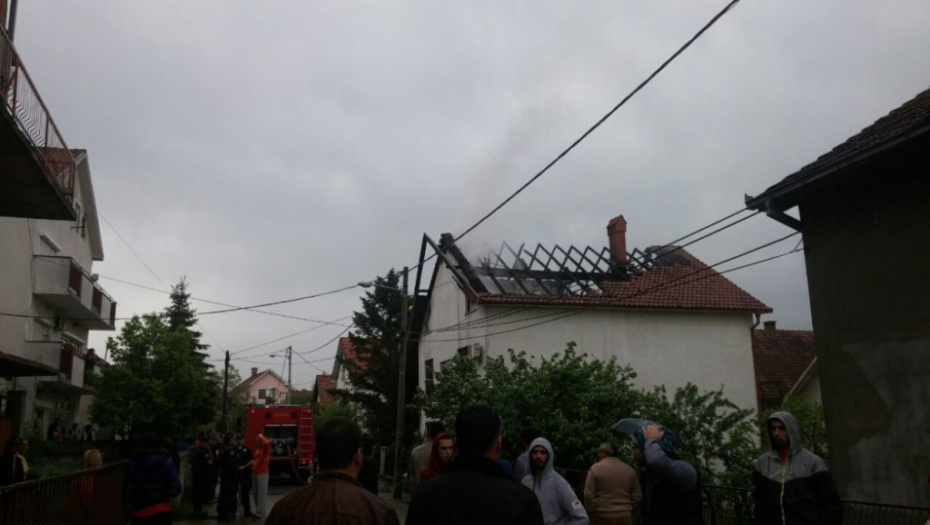 Grom udario u kuću
