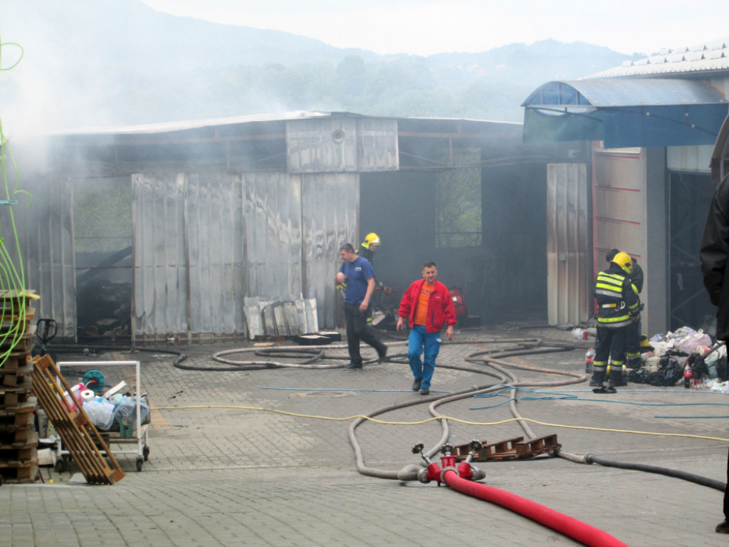 Požar u fabrici papira u Loznici
