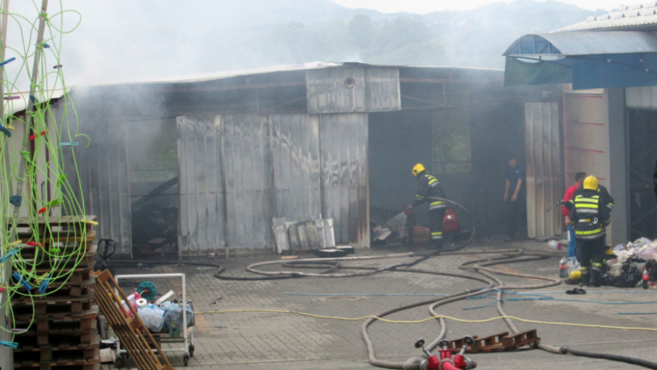 Požar u fabrici papira u Loznici