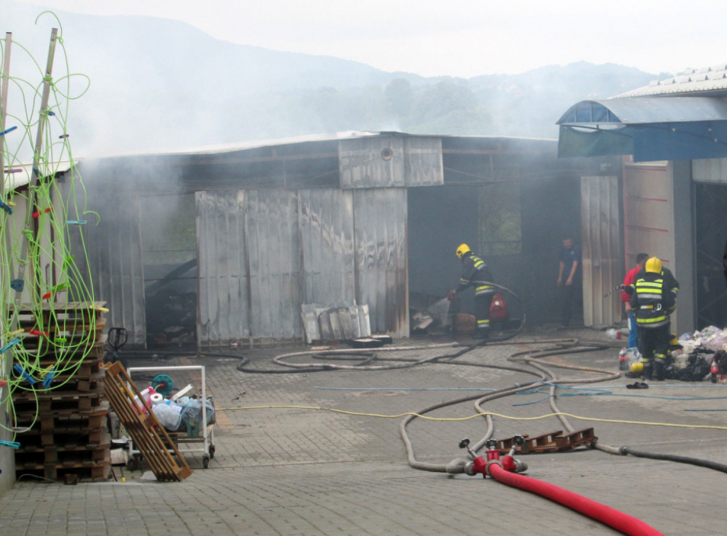 Požar u fabrici papira u Loznici