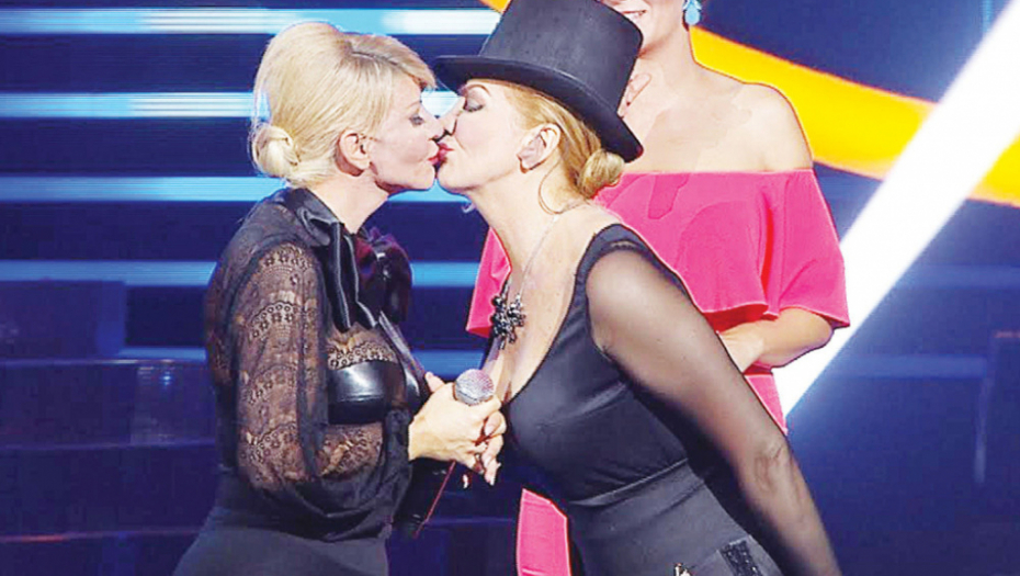 Lezbo poljubac:  Dara i Mančićeva