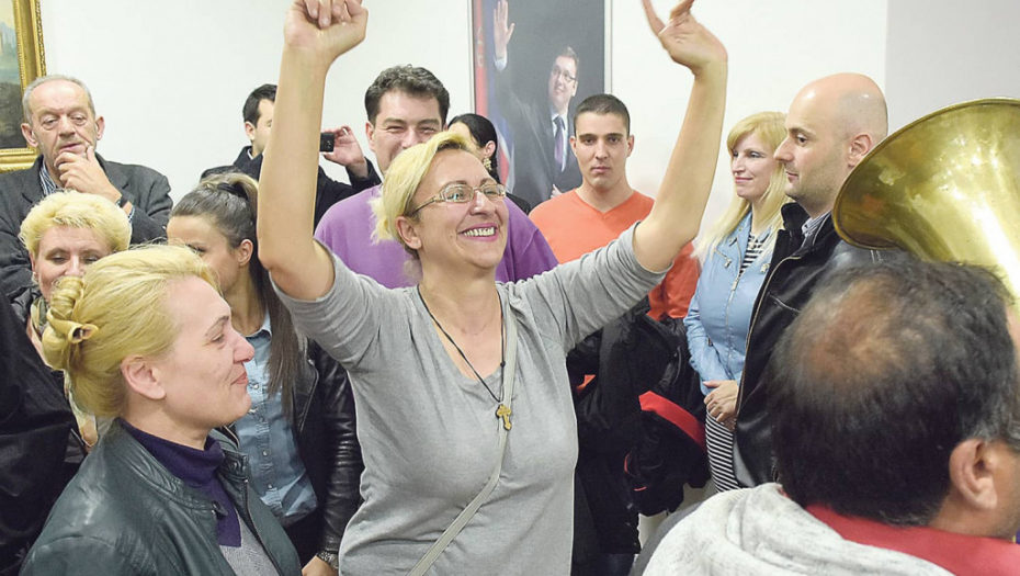 Novosađani pobedu  naprednjaka slavili uz trubače