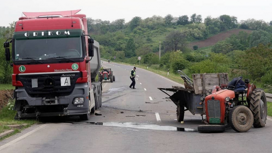 Kamion udario u traktor Smederevo