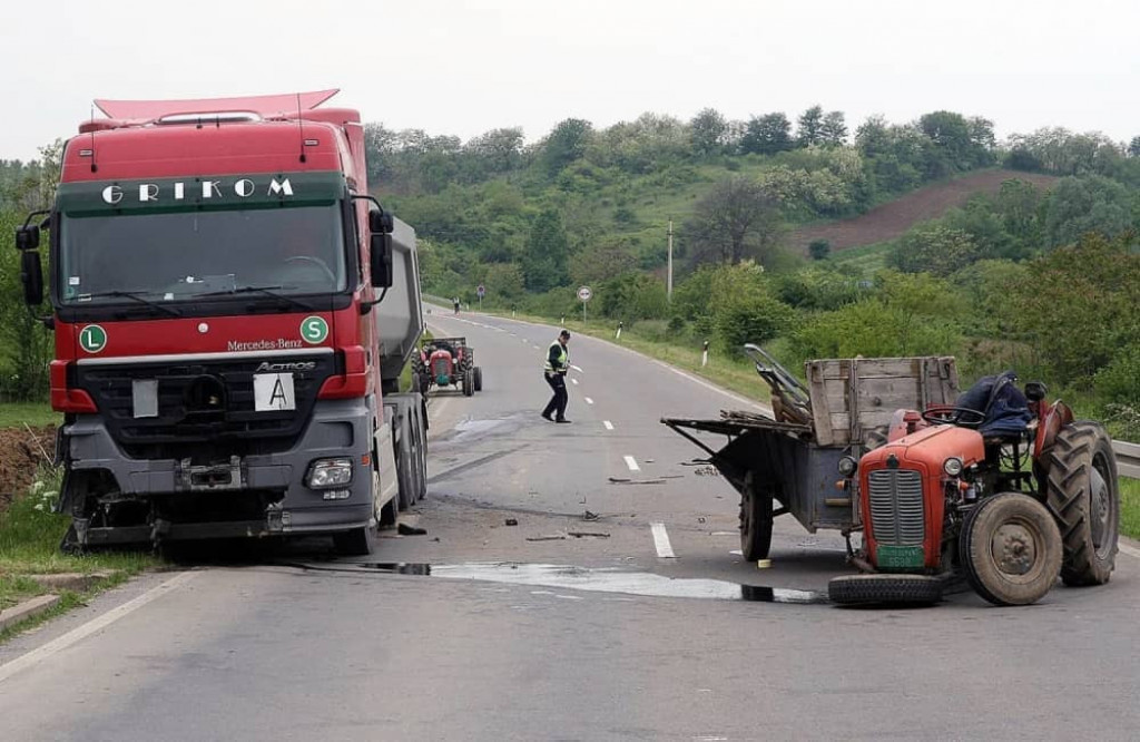 Kamion udario u traktor Smederevo