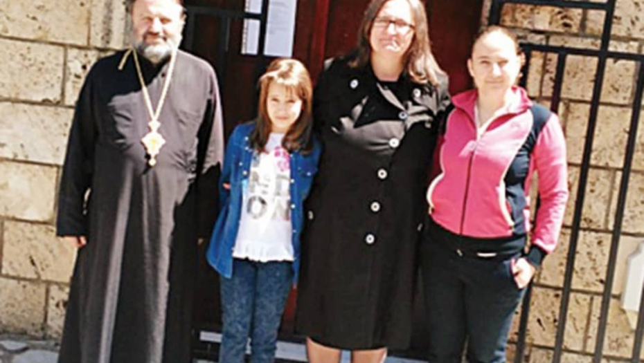 Prvo obojeno jaje čuvamo ispred slavske ikone