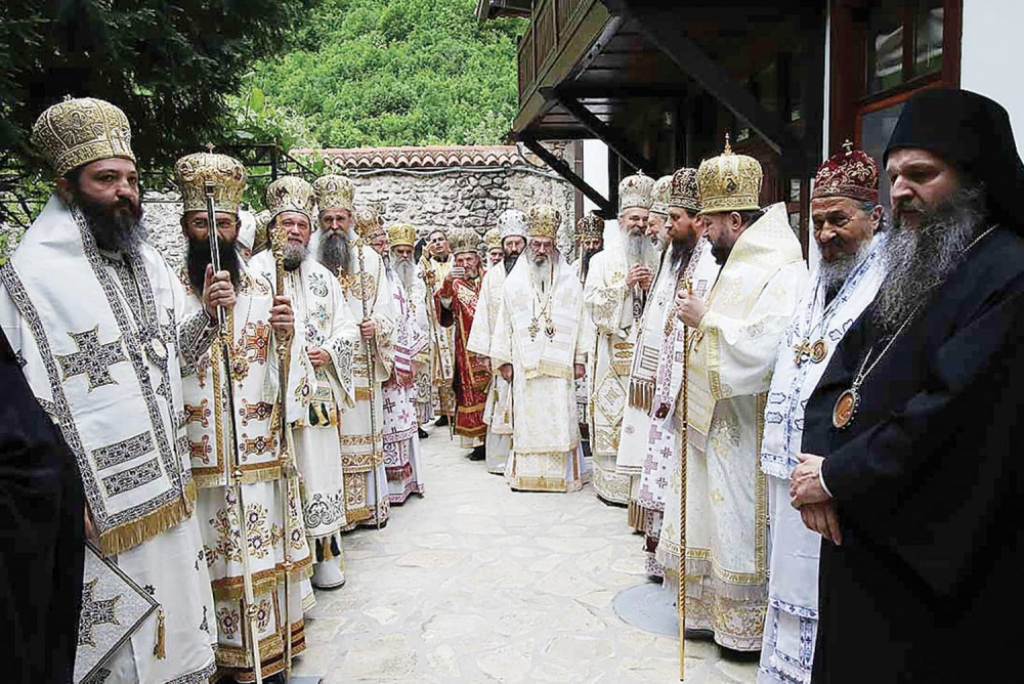 Episkopi šetaju smart telefone i jure prestižne funkcije