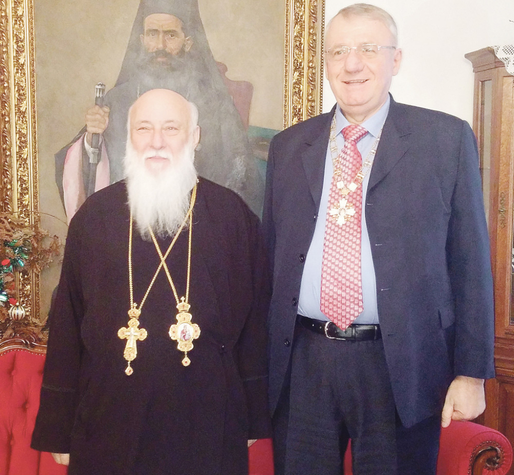 Vladika lidera radikala odlikovao Ordenom „Belog anđela“