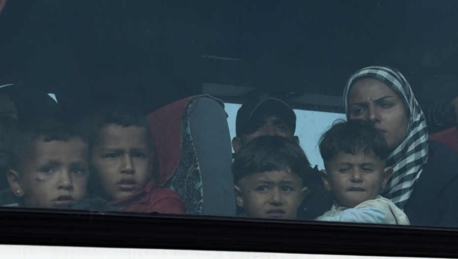 Izbeglice prevoze autobusima