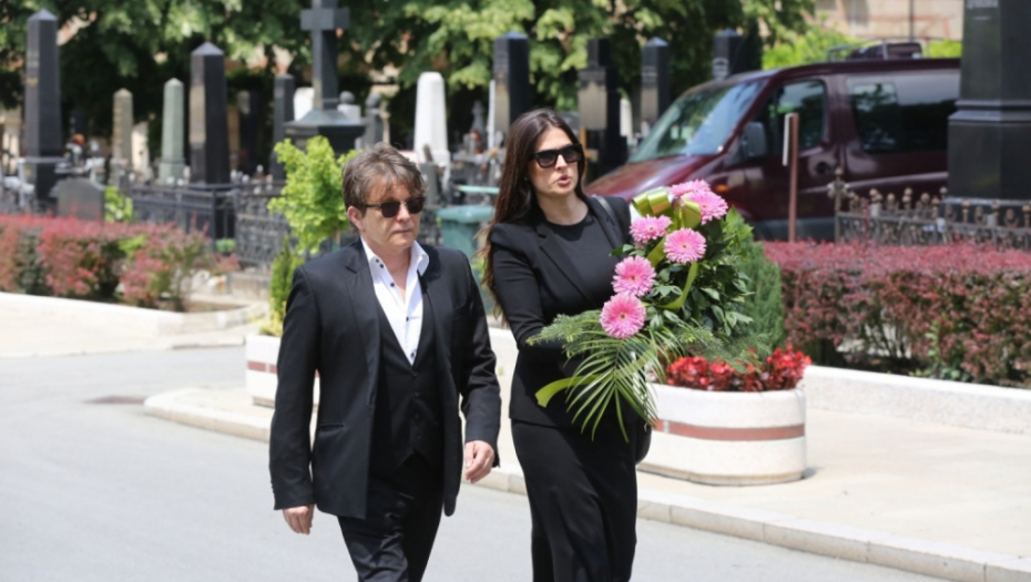 Bata Živojinović, sahrana