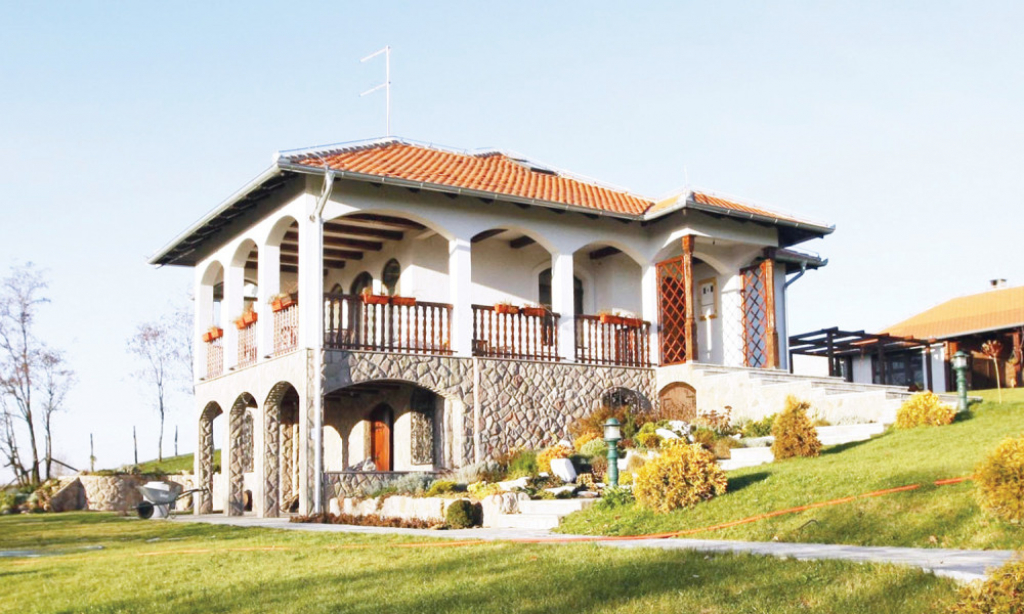 Ko je „ugasio“ svetlo: Rezidencija u Bajčetini