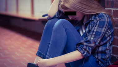 tužna devojka devojčica tinejdžerka