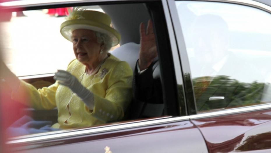 Kraljica dolazi na proslavu