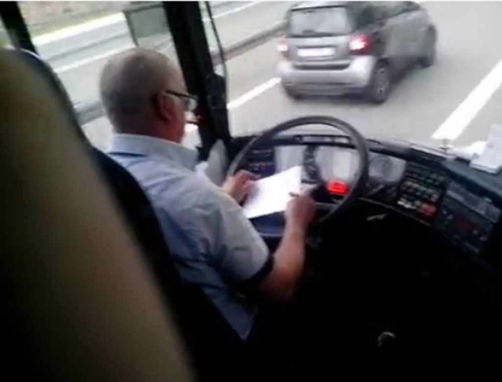 Vozač autobusa