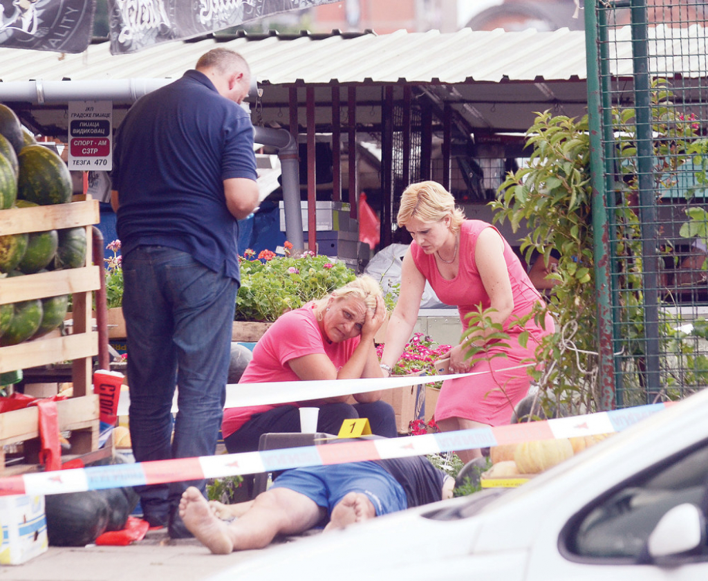 Ljiljana Belić nad  telom supruga