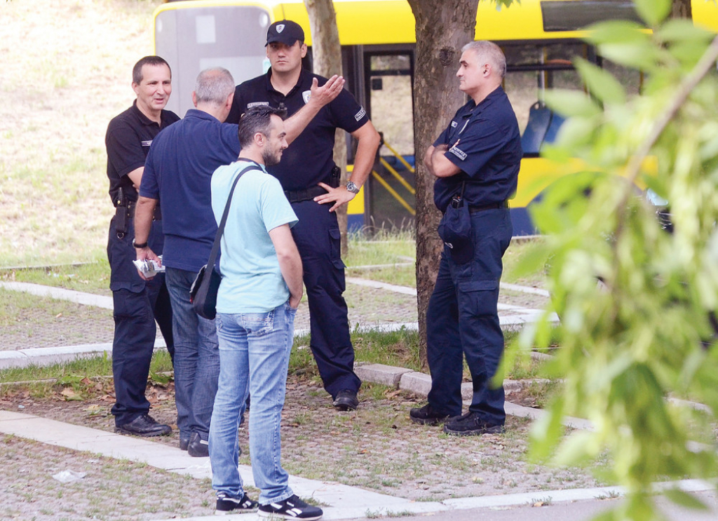 Komunalci daju izjavu inspektorima