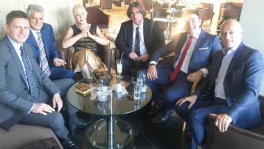 Ekipa koja slovi za  moćnike iz senke