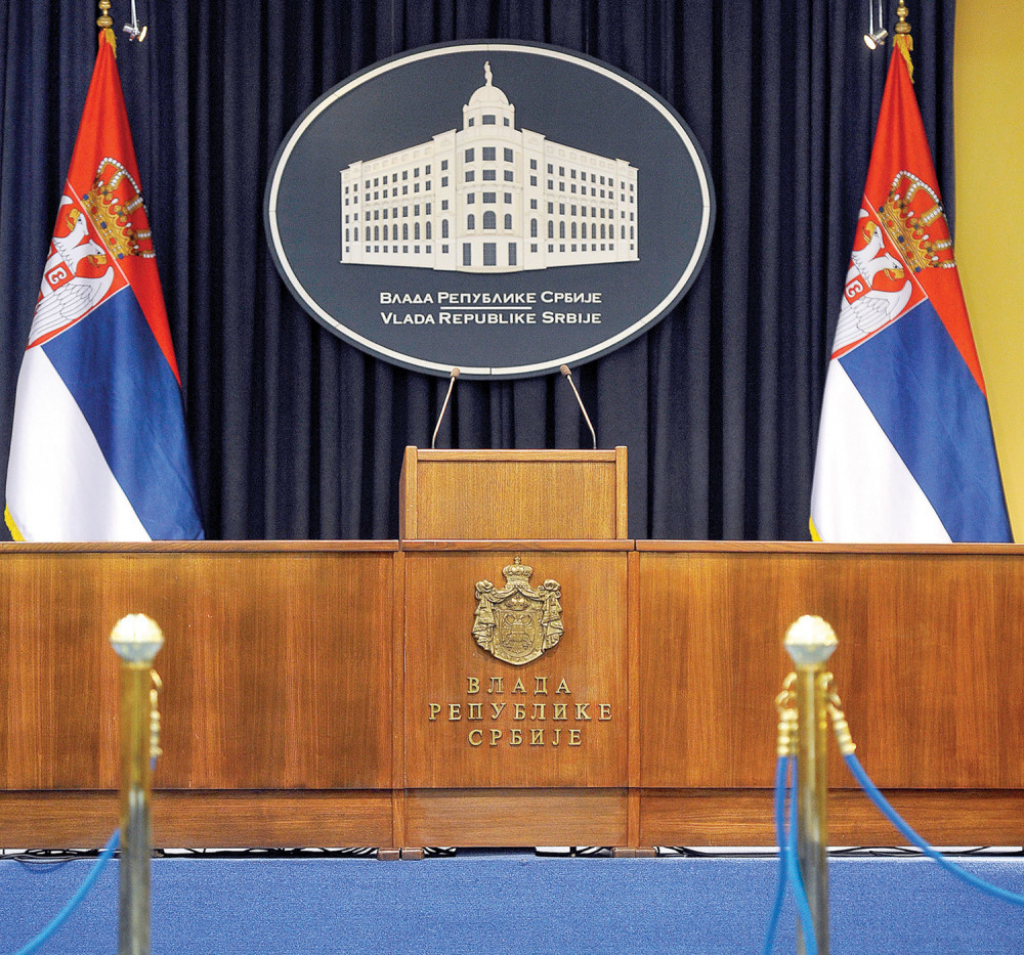 Da nije Vučića, na govornicu bi pala pra&scaron;ina