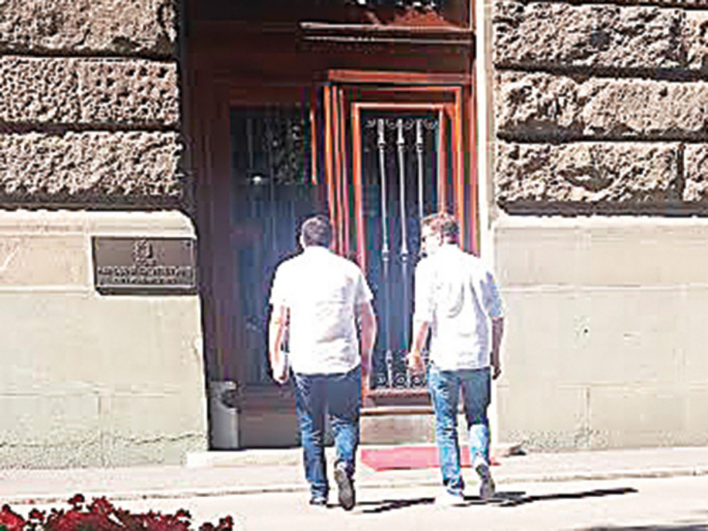 Hoće li uskoro ući u Vladu Srbije: Glumac sa prijateljem 