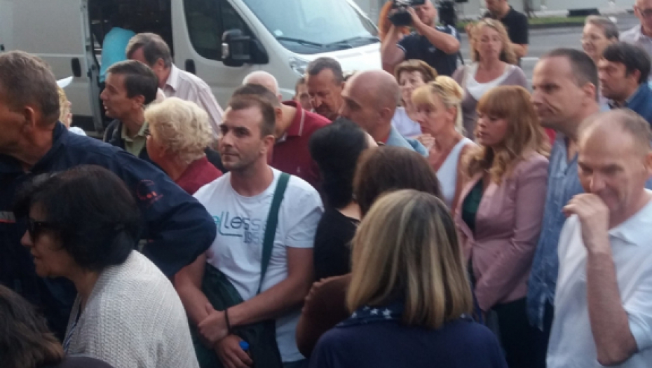 Građani čekaju prijem kod Vučića