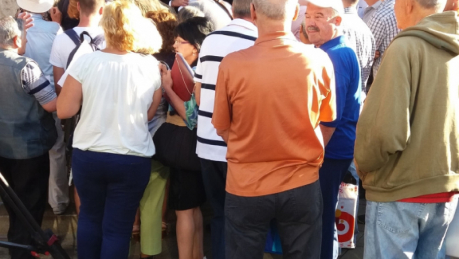 Građani čekaju prijem kod Vučića