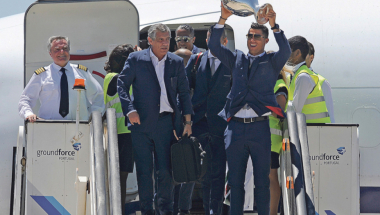 Heroji nacije po  sletanju u  Lisabon