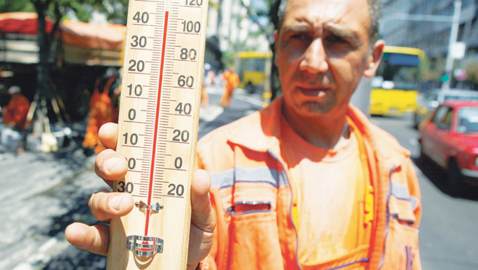 Temperatura asfalta je 180 stepeni, al‘ stajanja nema