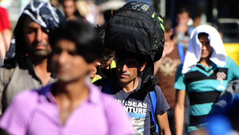 Migranti idu peške kroz Srbiju 