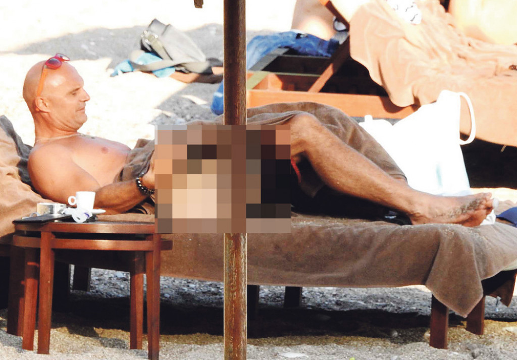 Kompozitor turiste častio pogledom na njegovo međunožje