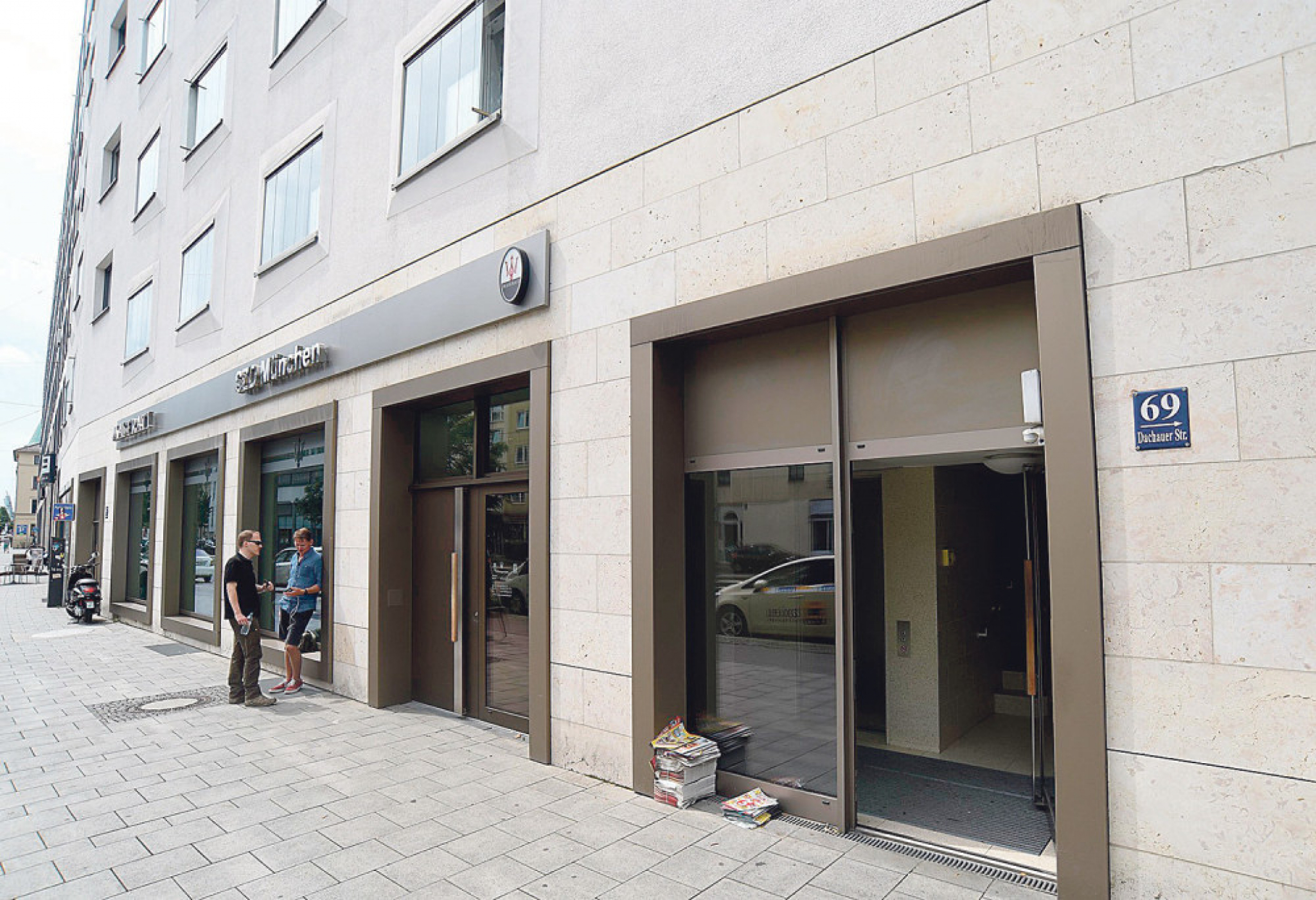 U ovom ulazu je živeo  Ali sa mamom i tatom